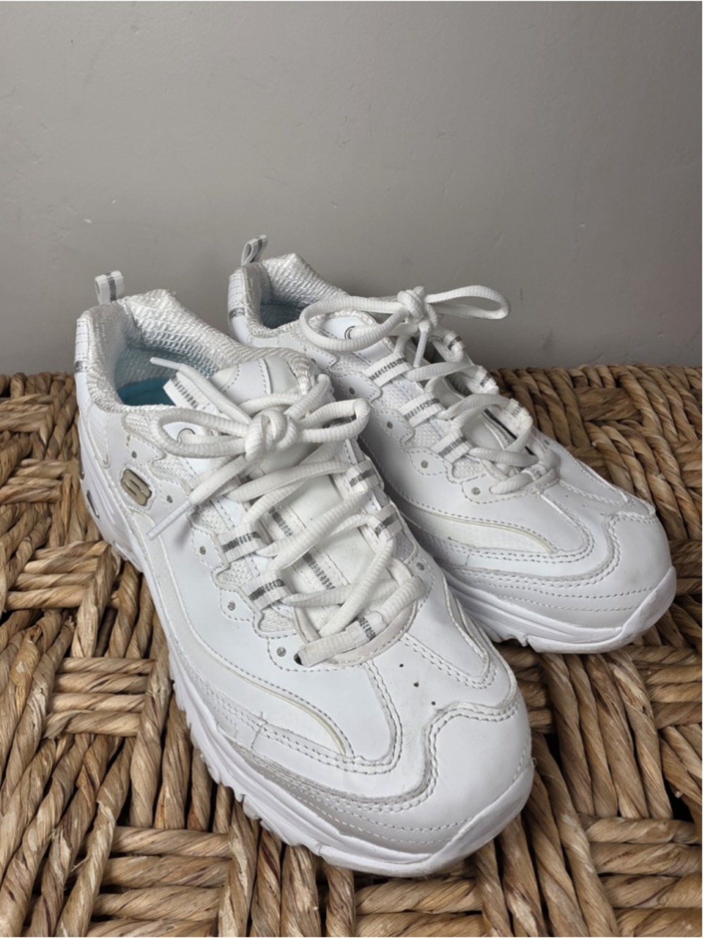 Skechers D'Lites Fresh Start Women's 9 Wide White Silver Chunky Sneakers 11931EW